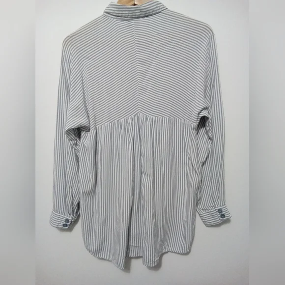 Bobeau Gray & White Vertical Stripe Button-Down Blouse Shirt Size L - Picture 6 of 10